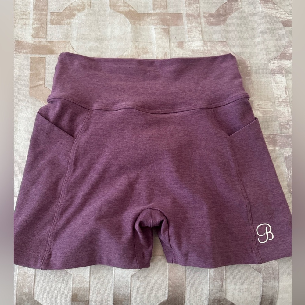 High-Rise Curves purple Women’s Shorts with Side Pockets


Excellent condition:)